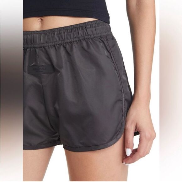 FEAR OF GOD ESSENTIALS RUNNING SHORTS - Picture 6 of 16